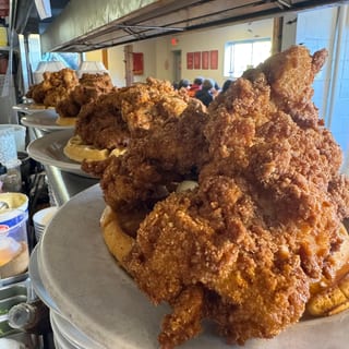 CHICKEN & WAFFLES