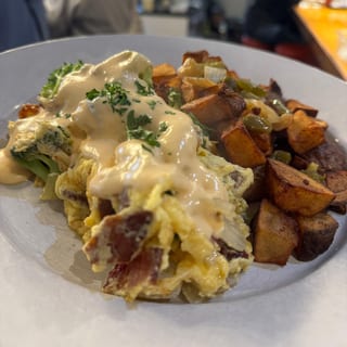 BACON, BROCCOLI SCRAMBLE