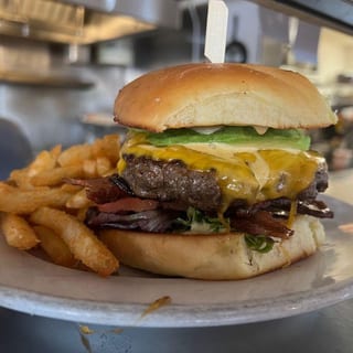 CLASSIC ACME CHEESEBURGER