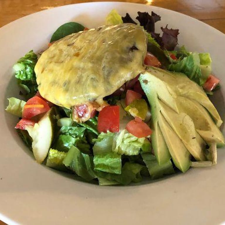 Classic Cheeseburger: American Comfort Food Favorites